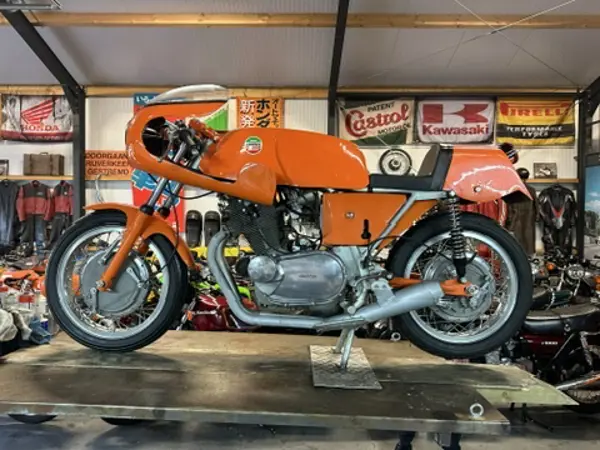 Laverda 750 SFC Replika